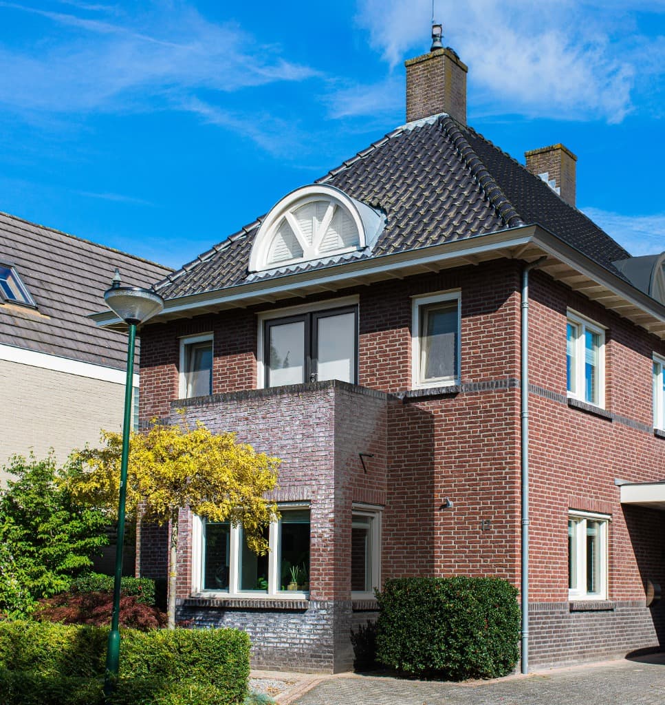 Gevel met witte uitslag voor reiniging